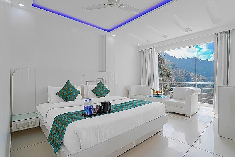 Hotel Skylark by Gabrian Hotels Executive Room with Balcony and Hill View 3