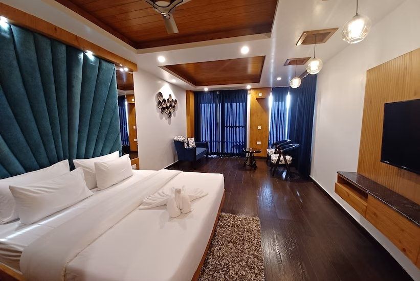 Honeymoon Suite with Balcony