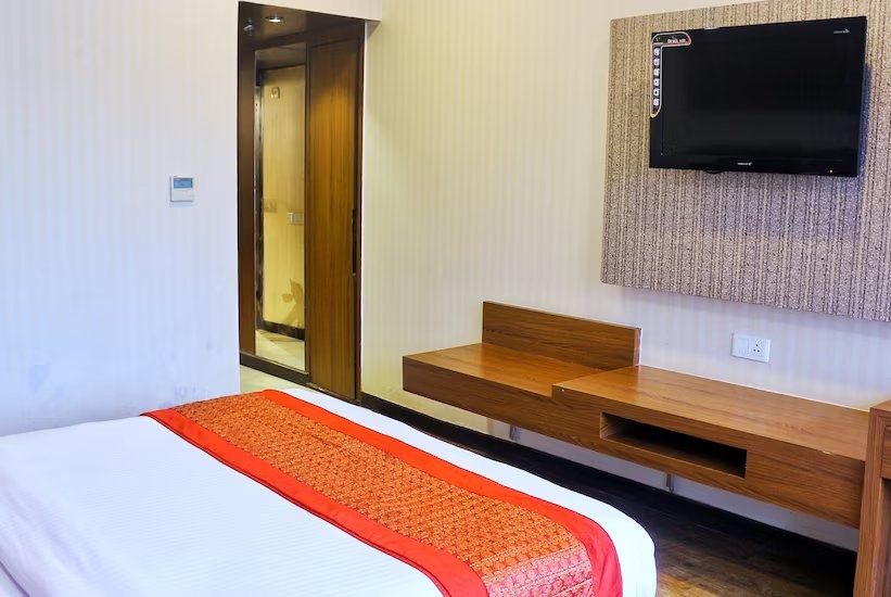 Hotel Surya Grand Deluxe Room 6