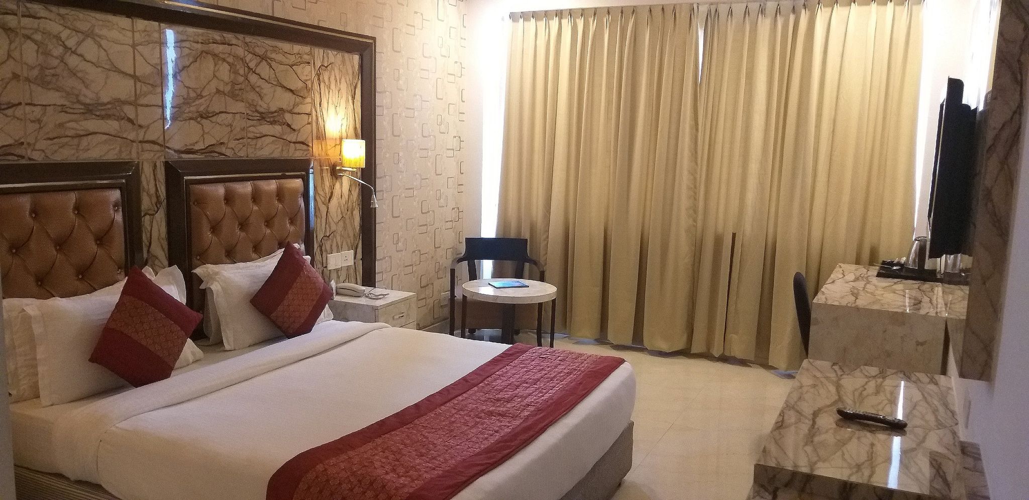 Hotel Surya Grand Deluxe Room 8