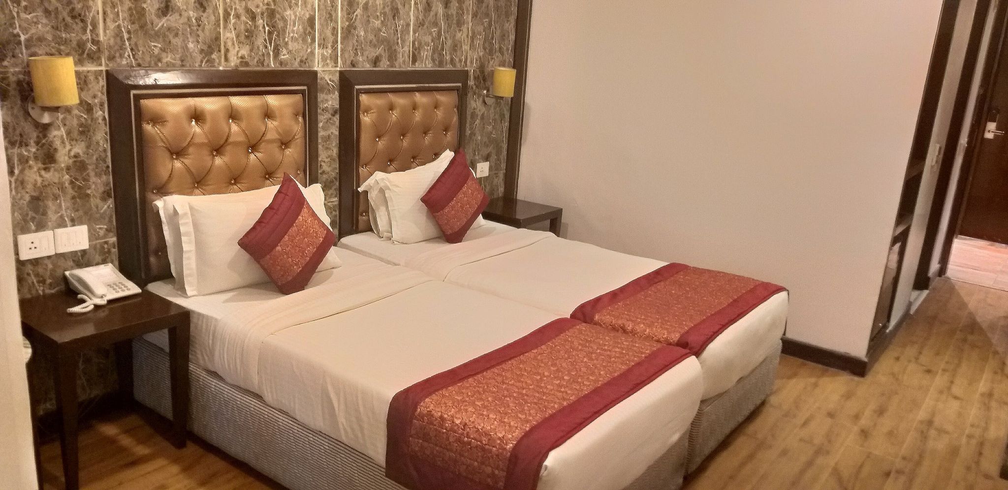 Hotel Surya Grand Deluxe Room 4