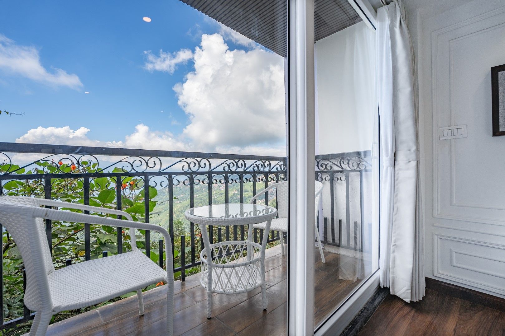 Premium View Room with Balcony and Bathtub