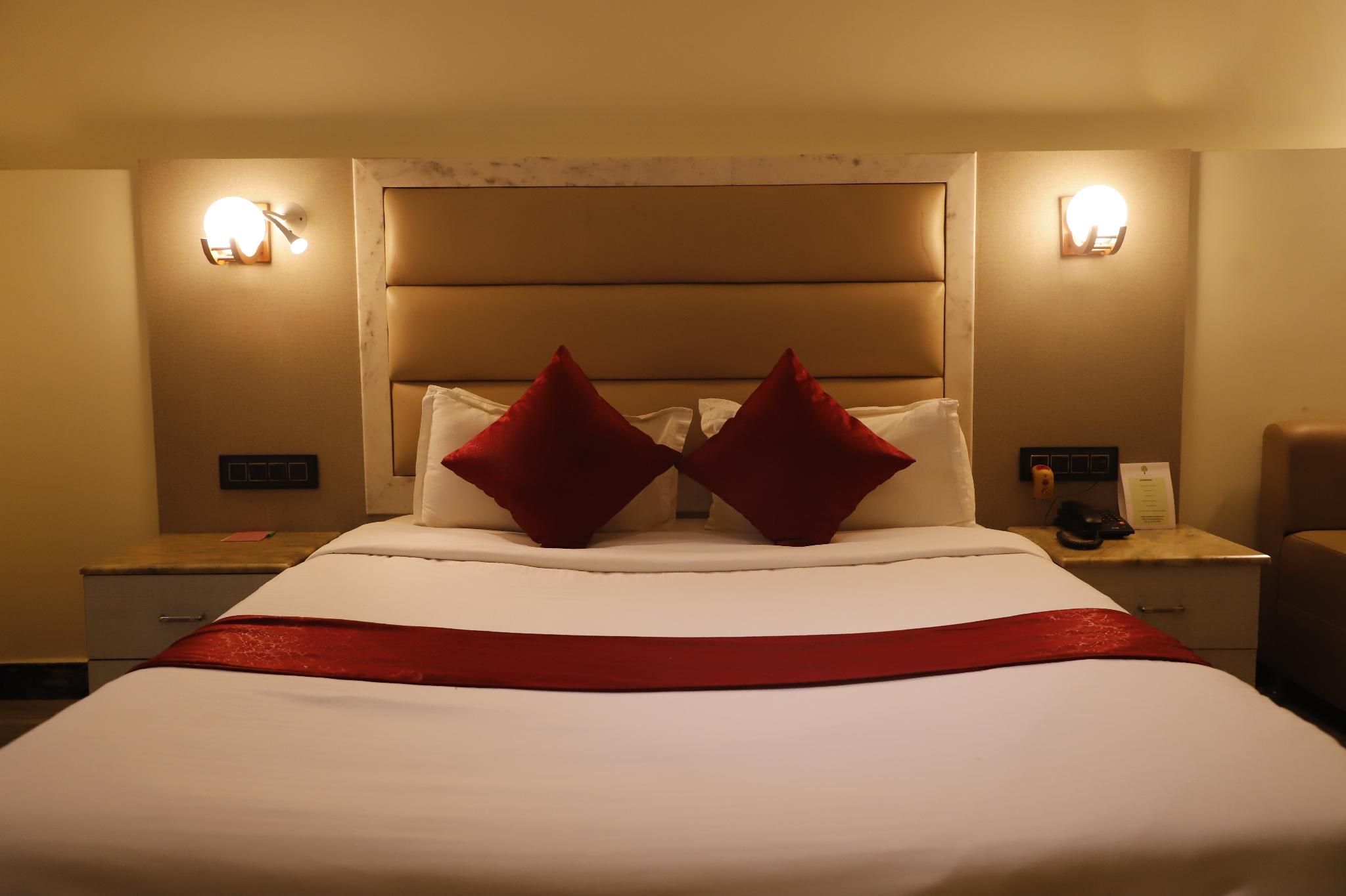 Double Room with Queen Bed - Non-Smoking