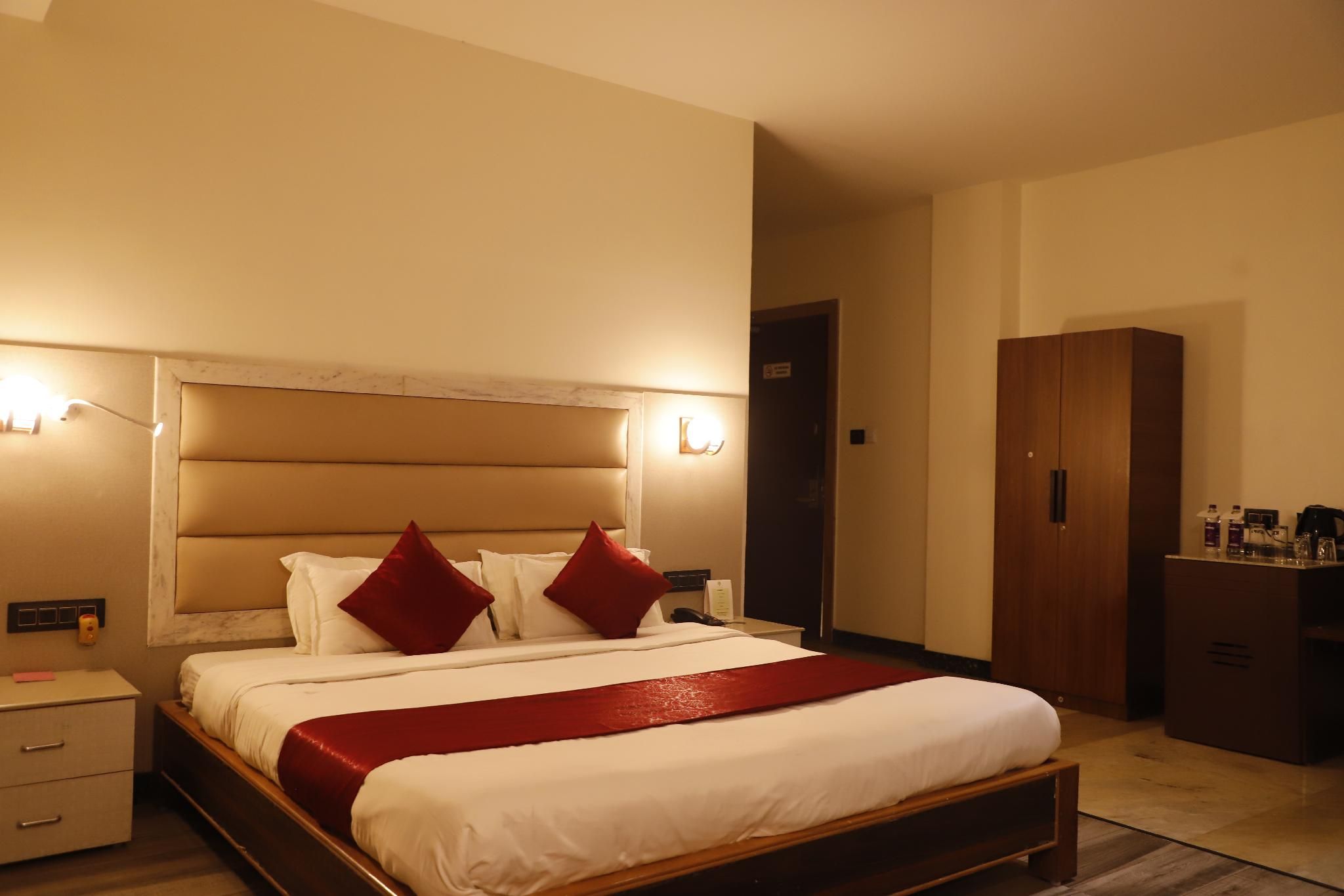 Double Room with Queen Bed - Non-Smoking