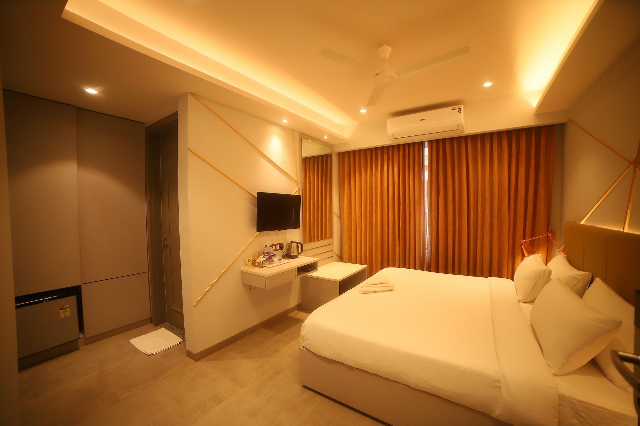 SUPERIOR ROOM