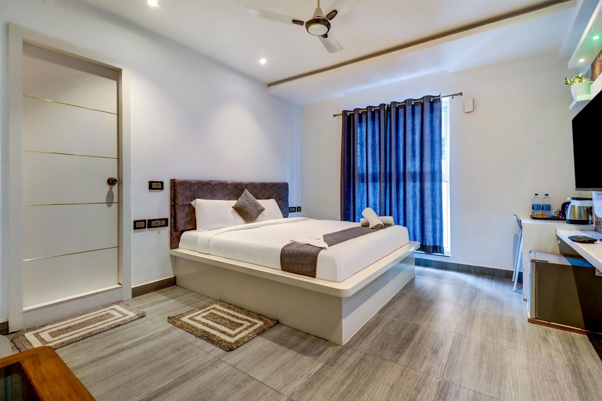 Superior Room 1 King Bed