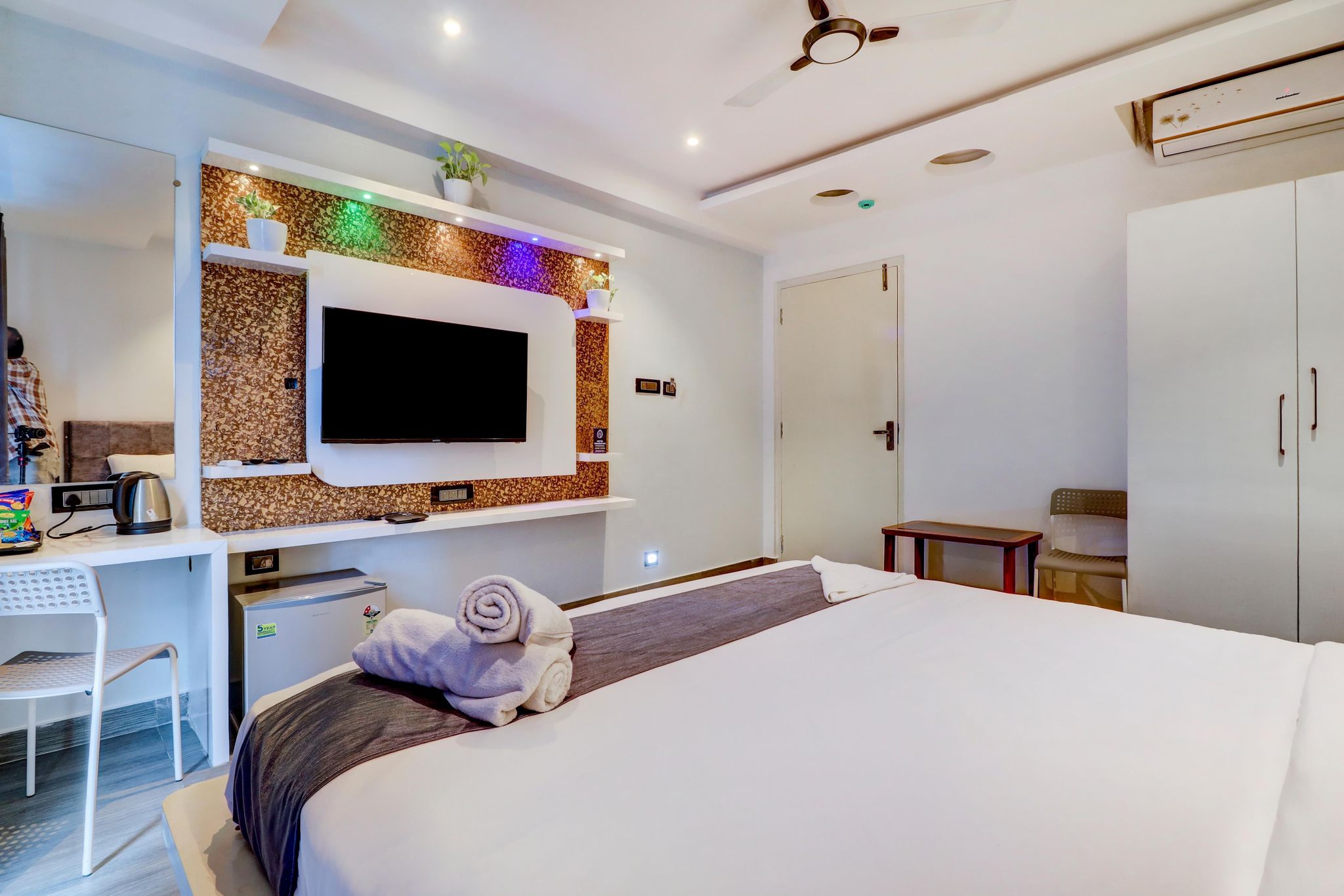 Superior Room 1 King Bed