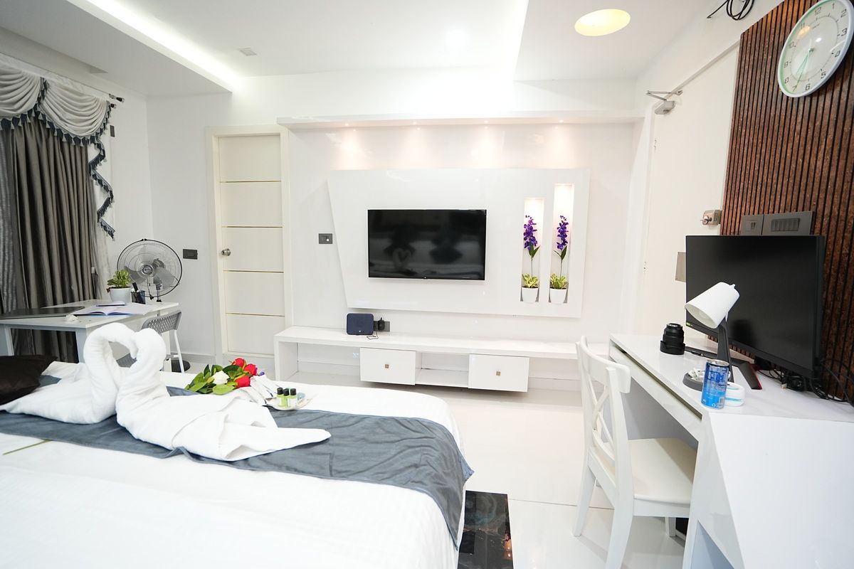 Superior Room 1 King Bed