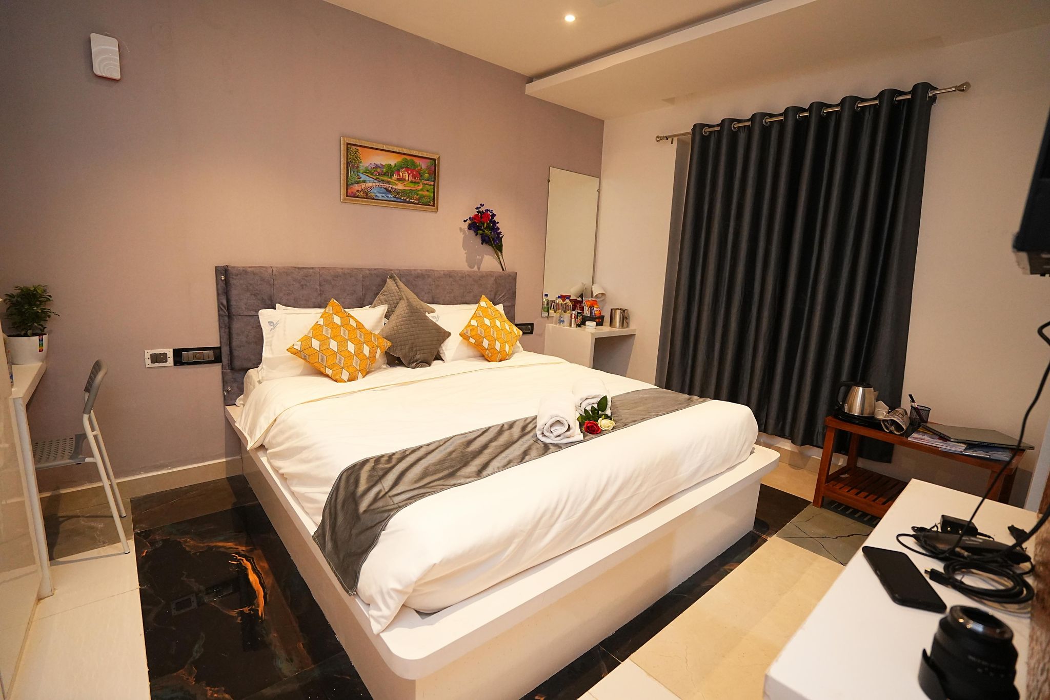 Superior Room 1 King Bed