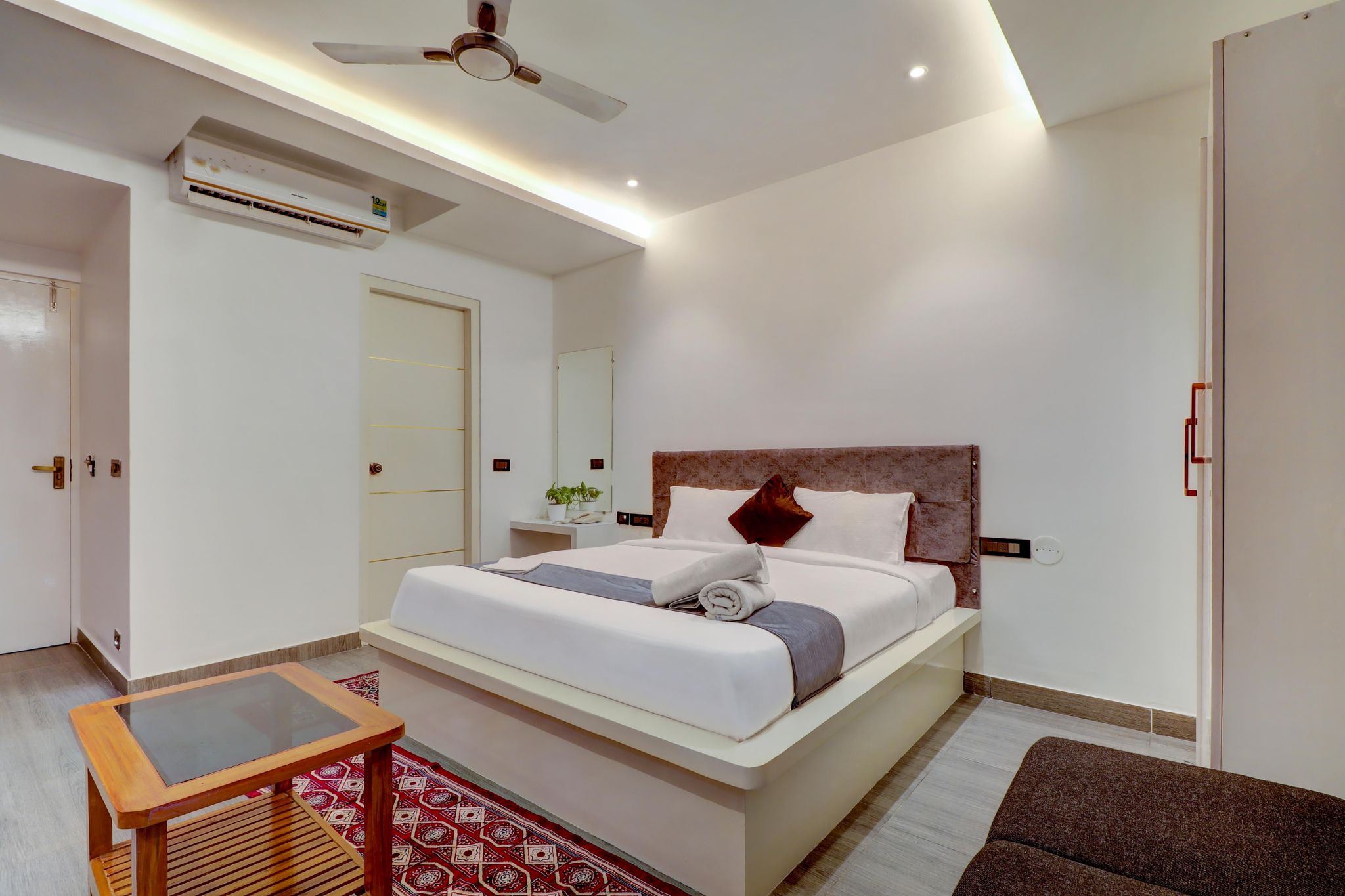 Superior Room 1 King Bed