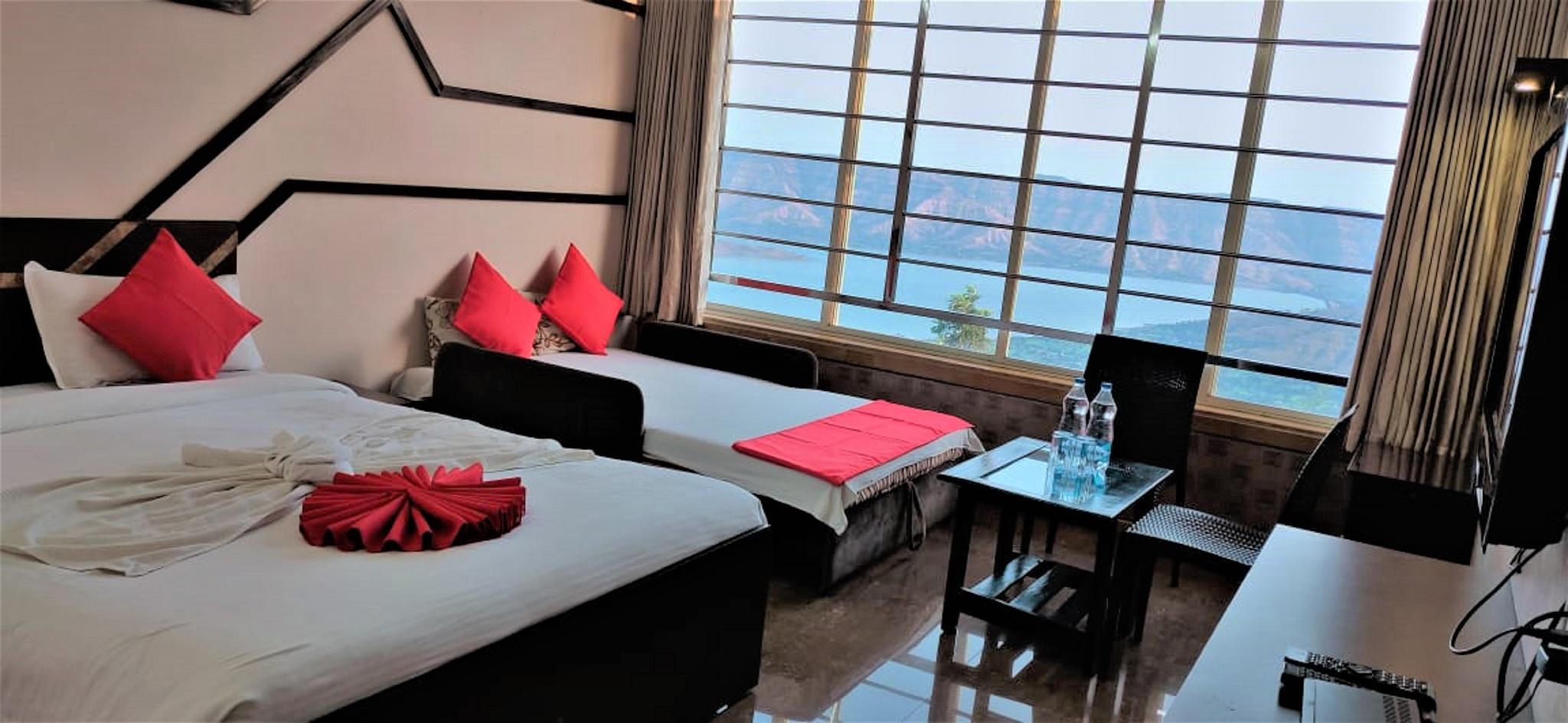 1 King Bed River View