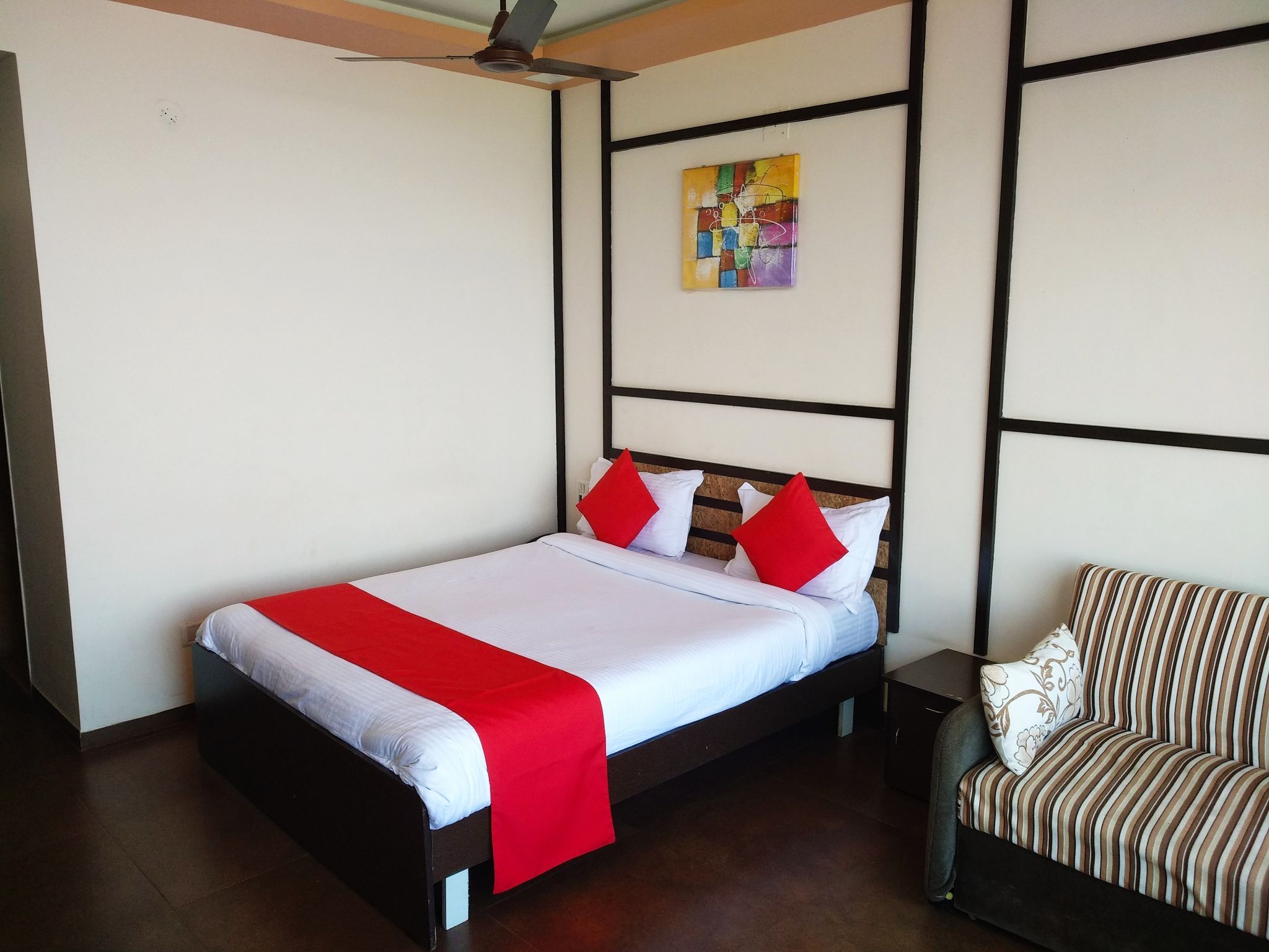 Valley View Super Deluxe AC Rooms