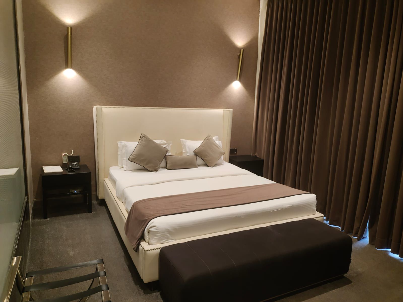 Superior Crest with Bathtub (Ground Floor)