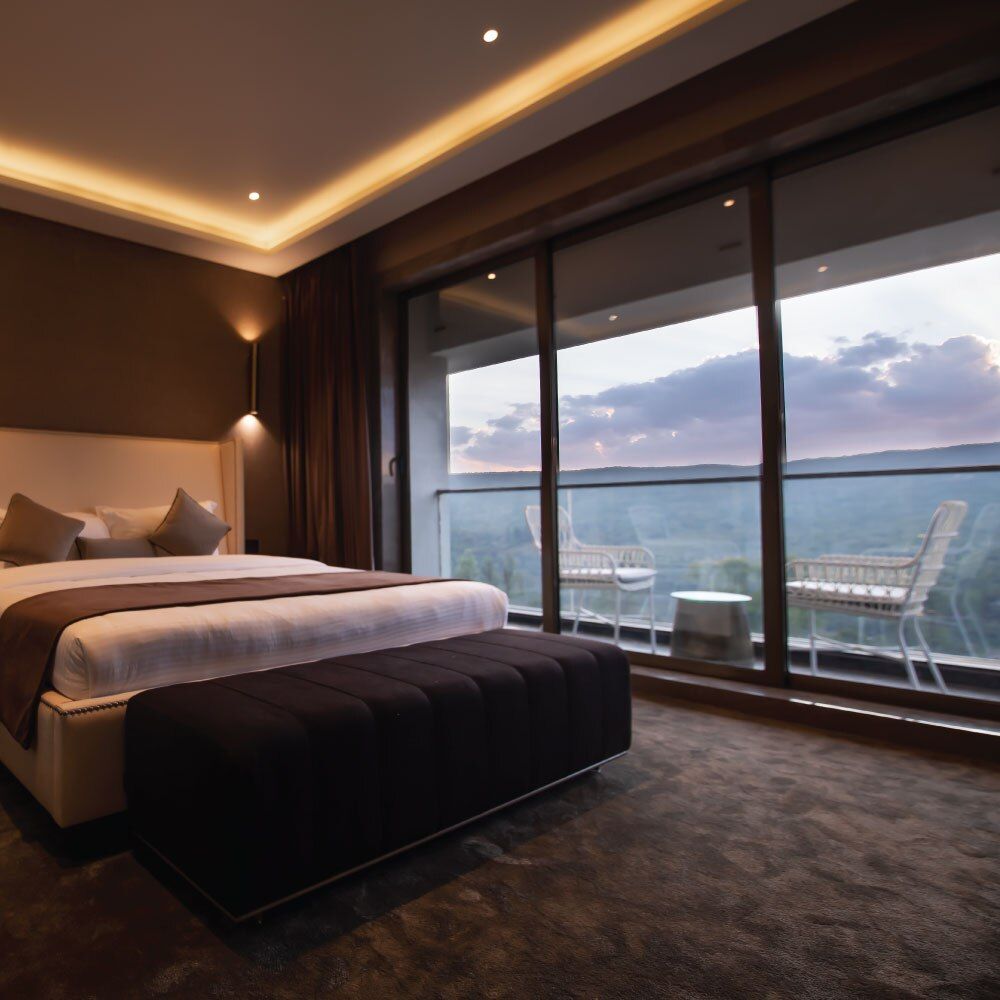 Superior Crest with Bathtub (First OR Second Floor)