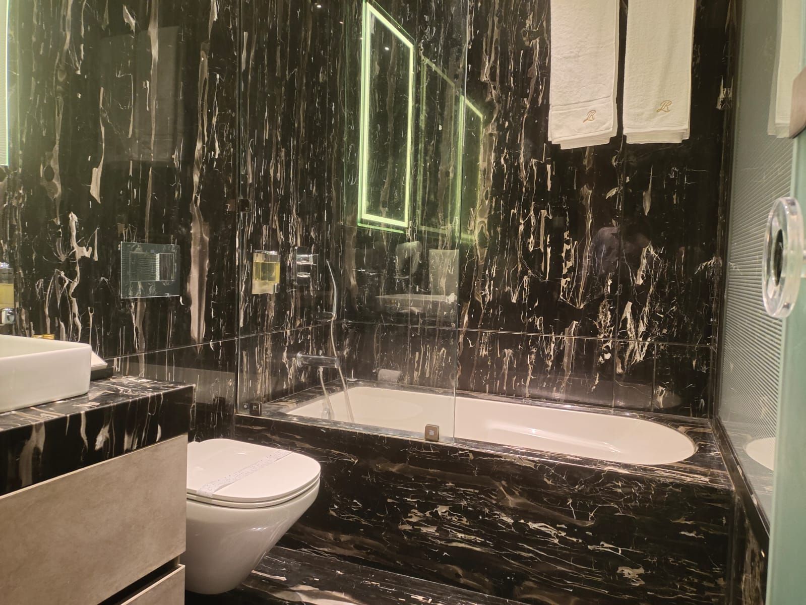 Superior Crest with Bathtub (Ground Floor)