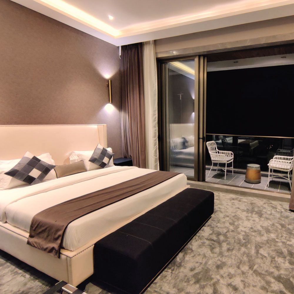 Superior Crest with Bathtub (First OR Second Floor)