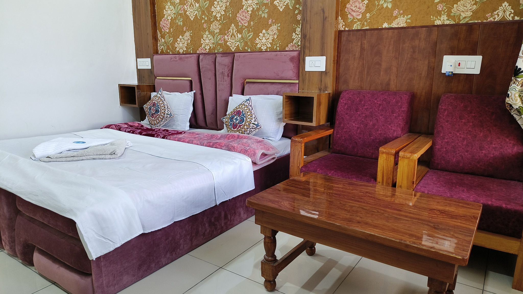 Hotel Gulsitara - Kunzer, Gulmarg Double Room 14