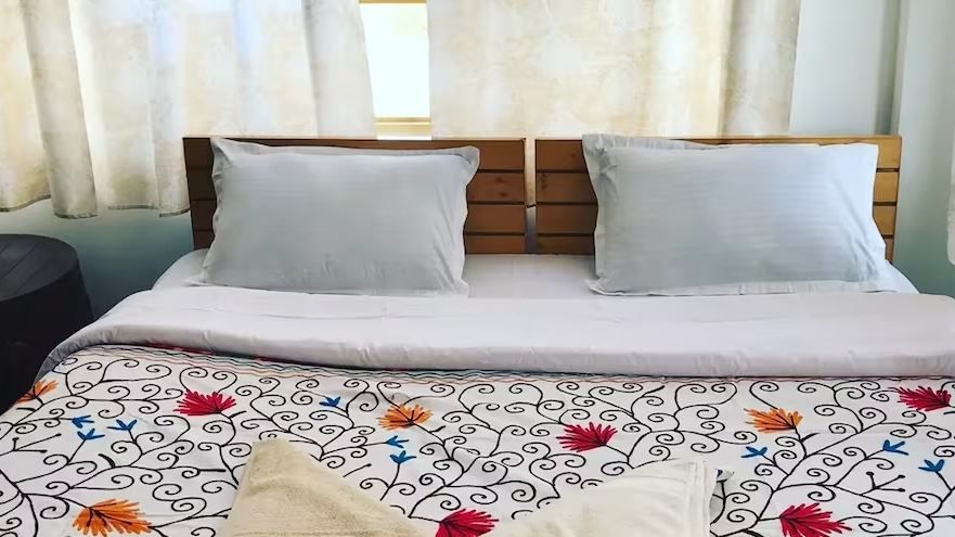 Hotel Gulsitara - Kunzer, Gulmarg Double Room 7