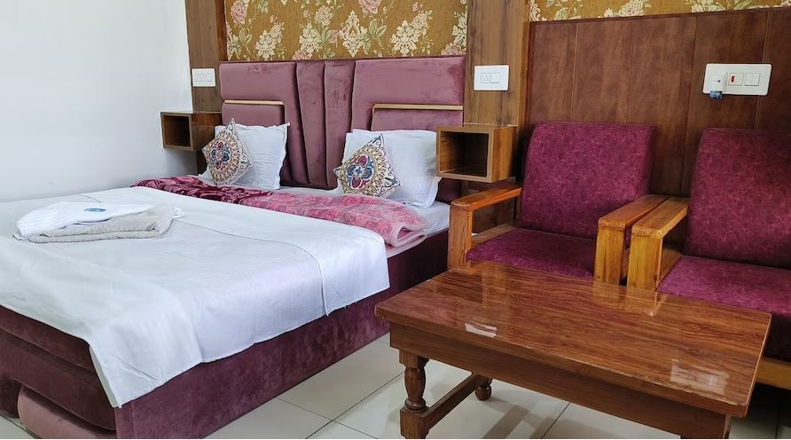 Hotel Gulsitara - Kunzer, Gulmarg Double Room 8