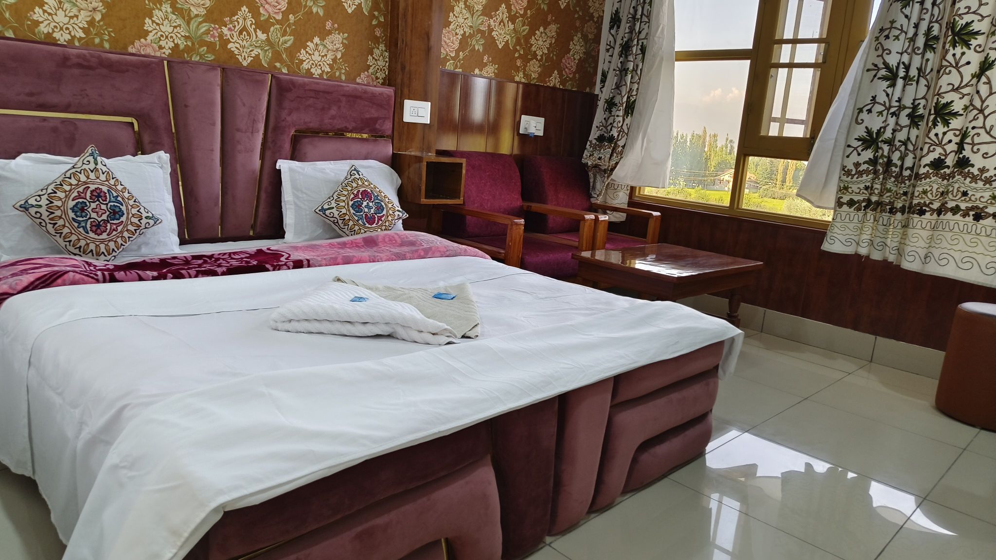 Hotel Gulsitara - Kunzer, Gulmarg Double Room 10