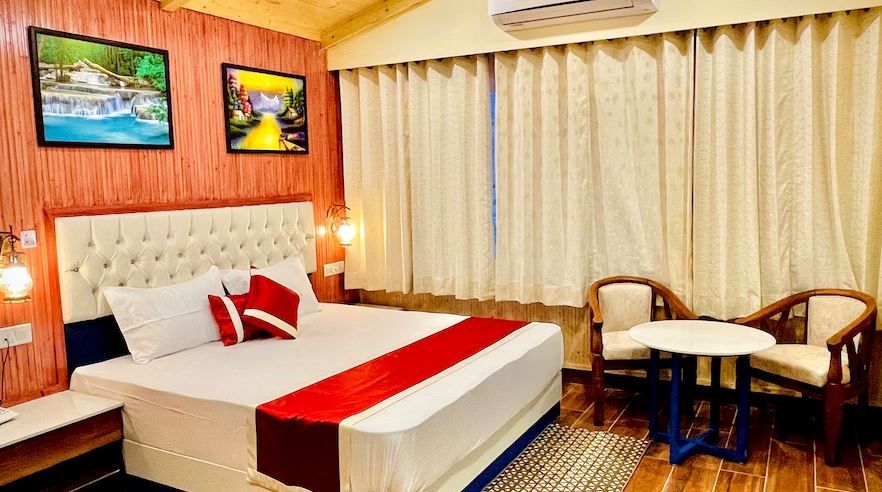 WOOD STOCK LUXURY DELUXE AC ROOM  2