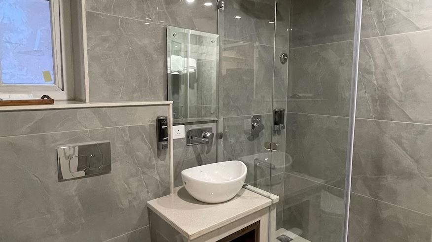 WOOD STOCK LUXURY DELUXE AC ROOM  6