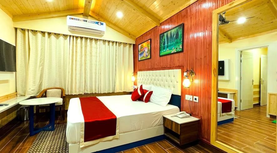 WOOD STOCK LUXURY DELUXE AC ROOM 