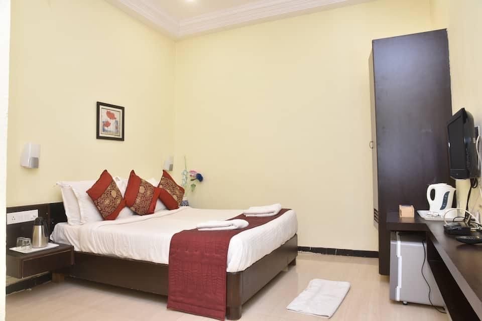 Grand North Non Ac Room Veg Meal Package