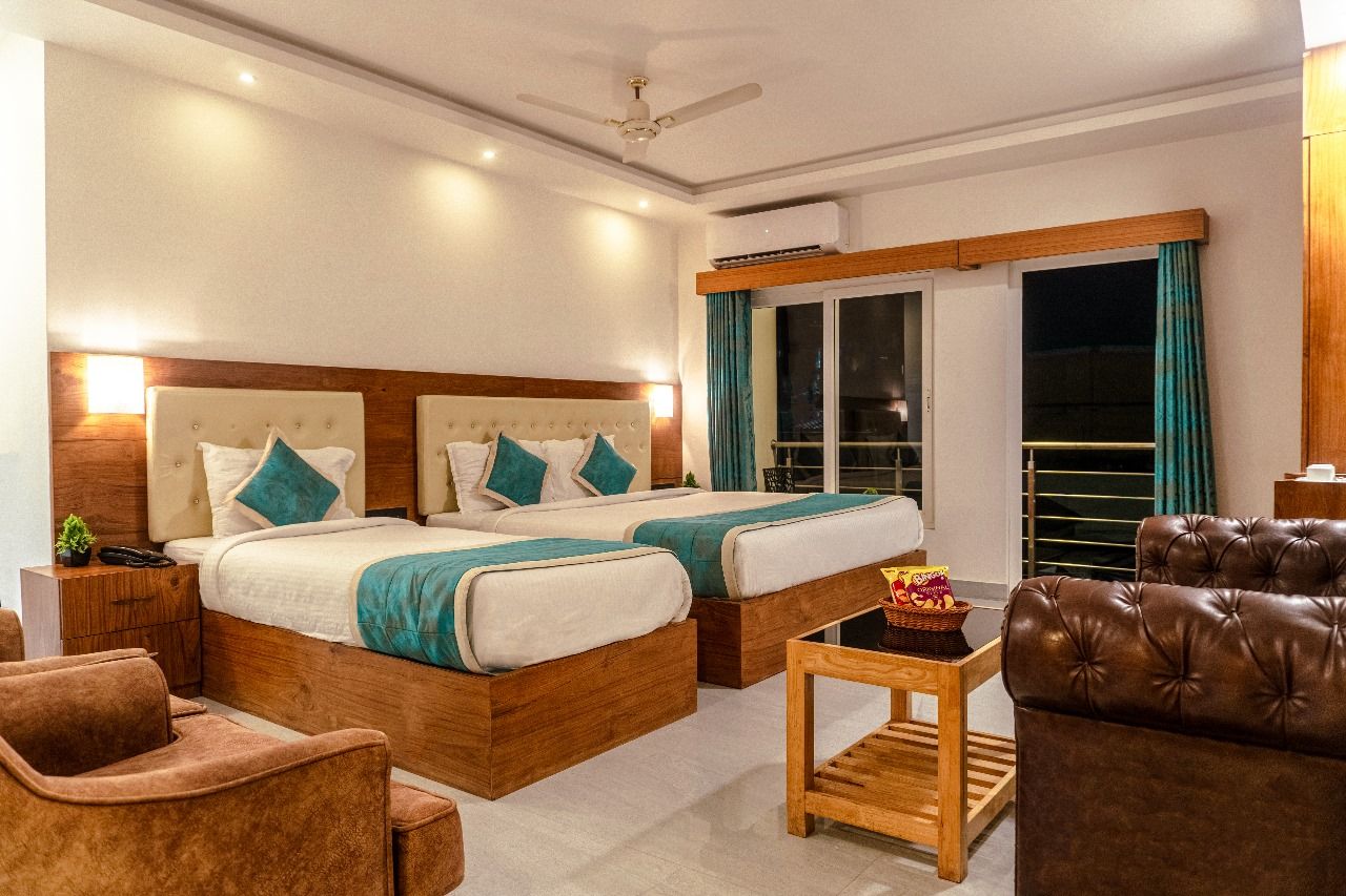 Deluxe Triple Room with Balcony with Sea View