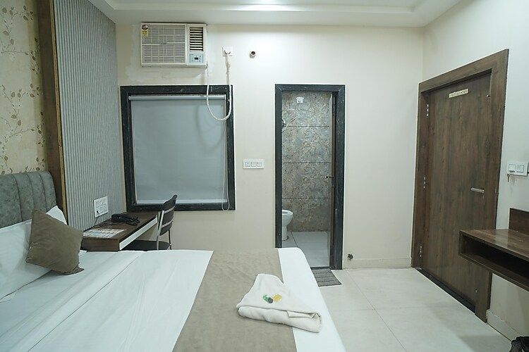 Adhiraj Inn ( 250 meter from chambal river front ) Deluxe Room 3