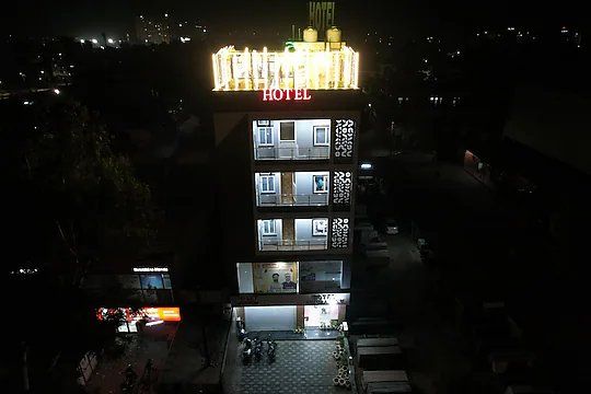 Adhiraj Inn ( 250 meter from chambal river front )