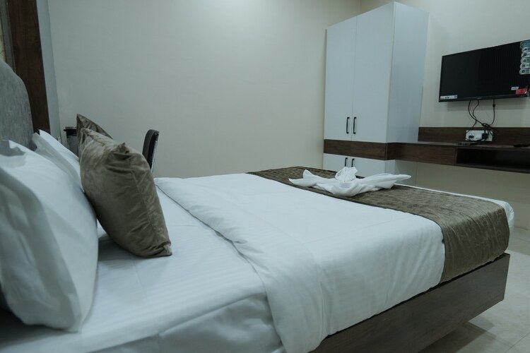 Adhiraj Inn ( 250 meter from chambal river front ) Deluxe Room 6