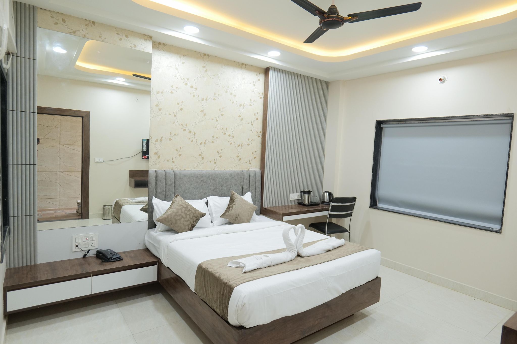 Adhiraj Inn ( 250 meter from chambal river front ) Superior Double Room