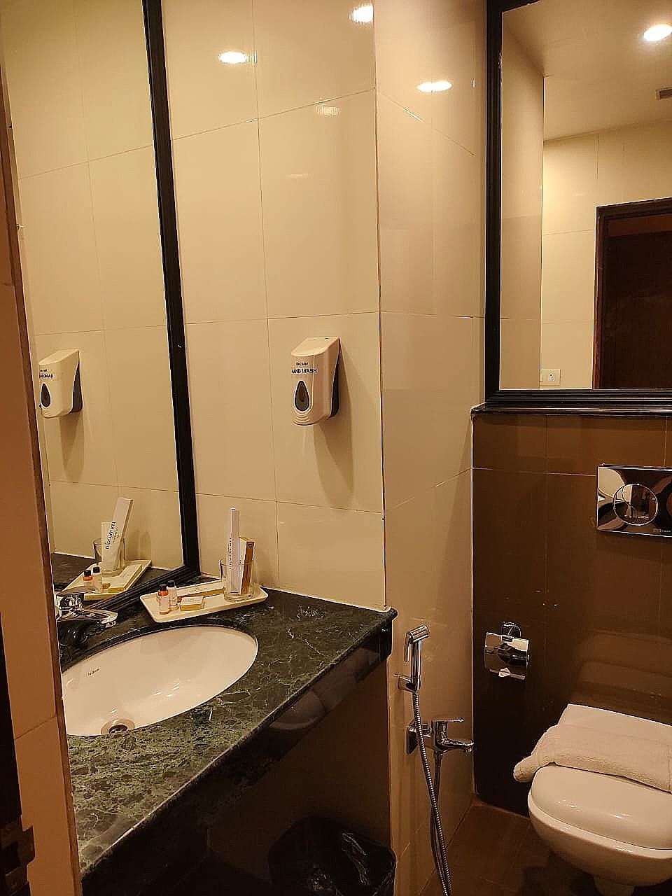 HOTEL LA FRANKLIN EXECUTIVE AC ROOM 5