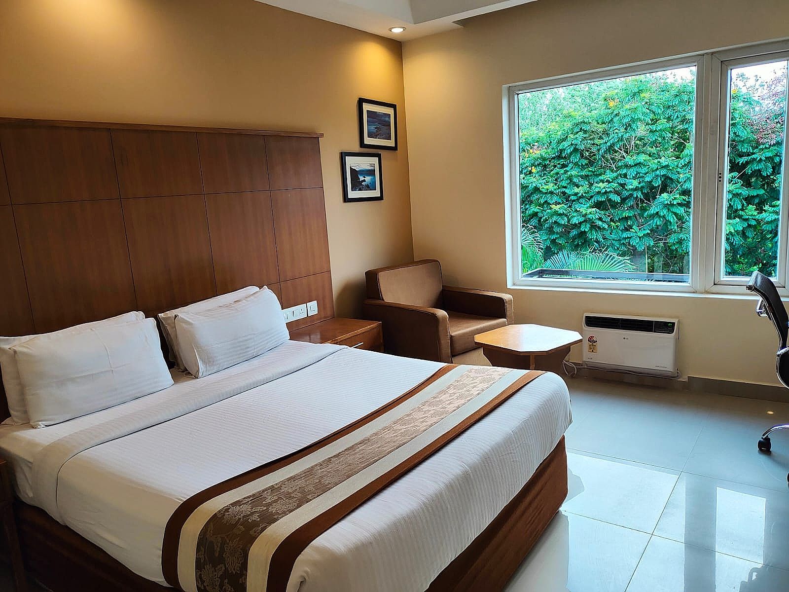 HOTEL LA FRANKLIN EXECUTIVE AC ROOM 2