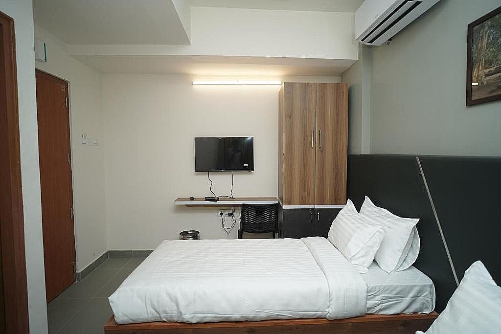 C J Grande Business Hotel DELUXE ROOM 3