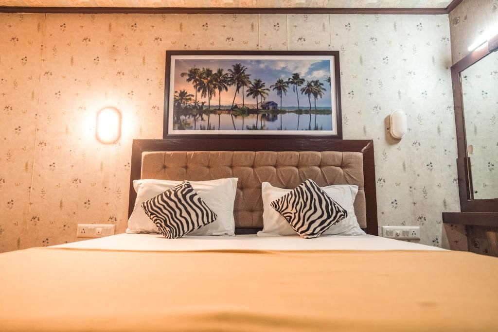 Venice Houseboats Alleppey Deluxe room on sharing Houseboats AC timings 8pm to 6 am 3