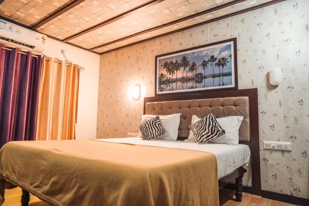 Venice Houseboats Alleppey Deluxe room on sharing Houseboats AC timings 8pm to 6 am 9