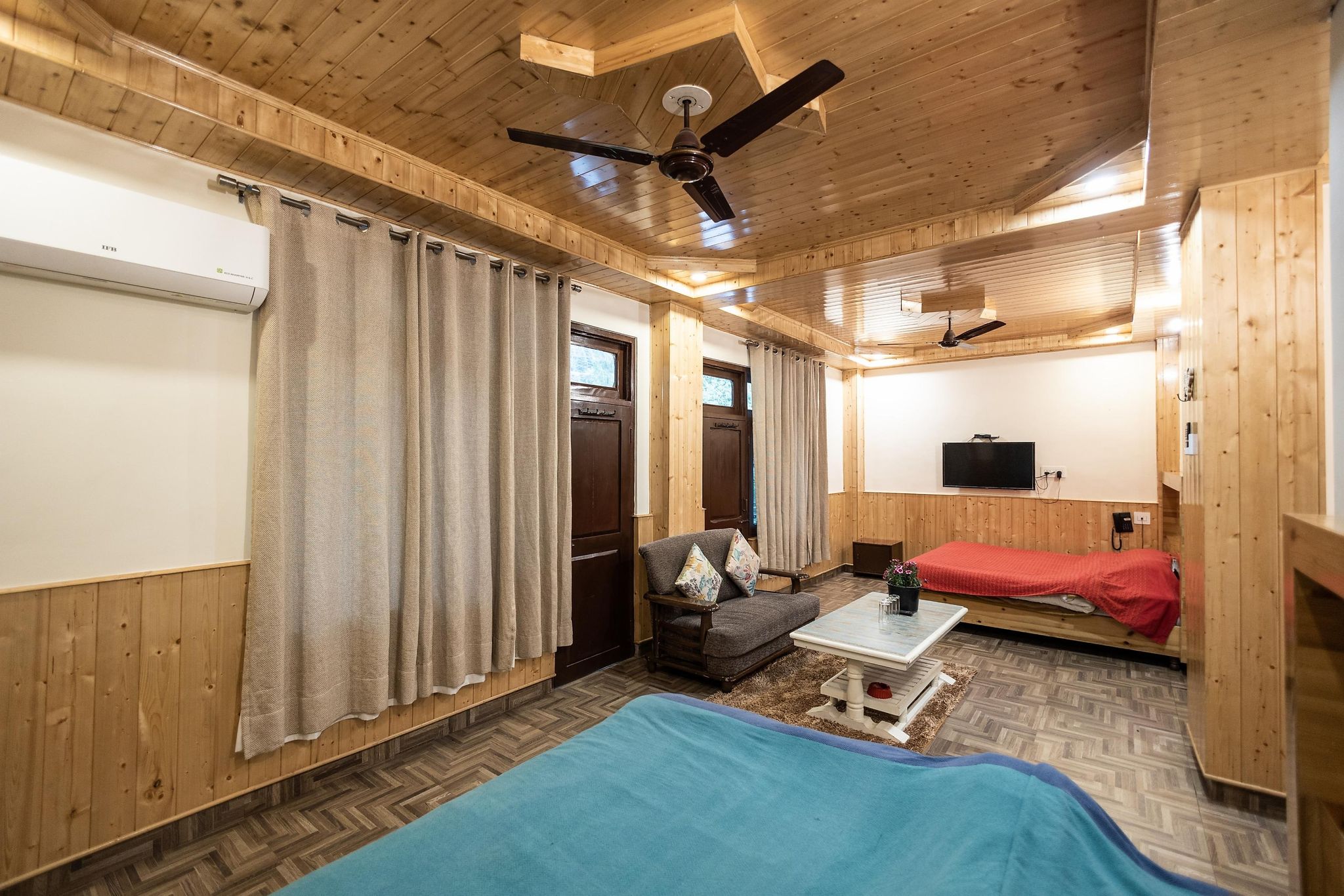 Rainbow Inn- Duplicate  Deluxe Room 2