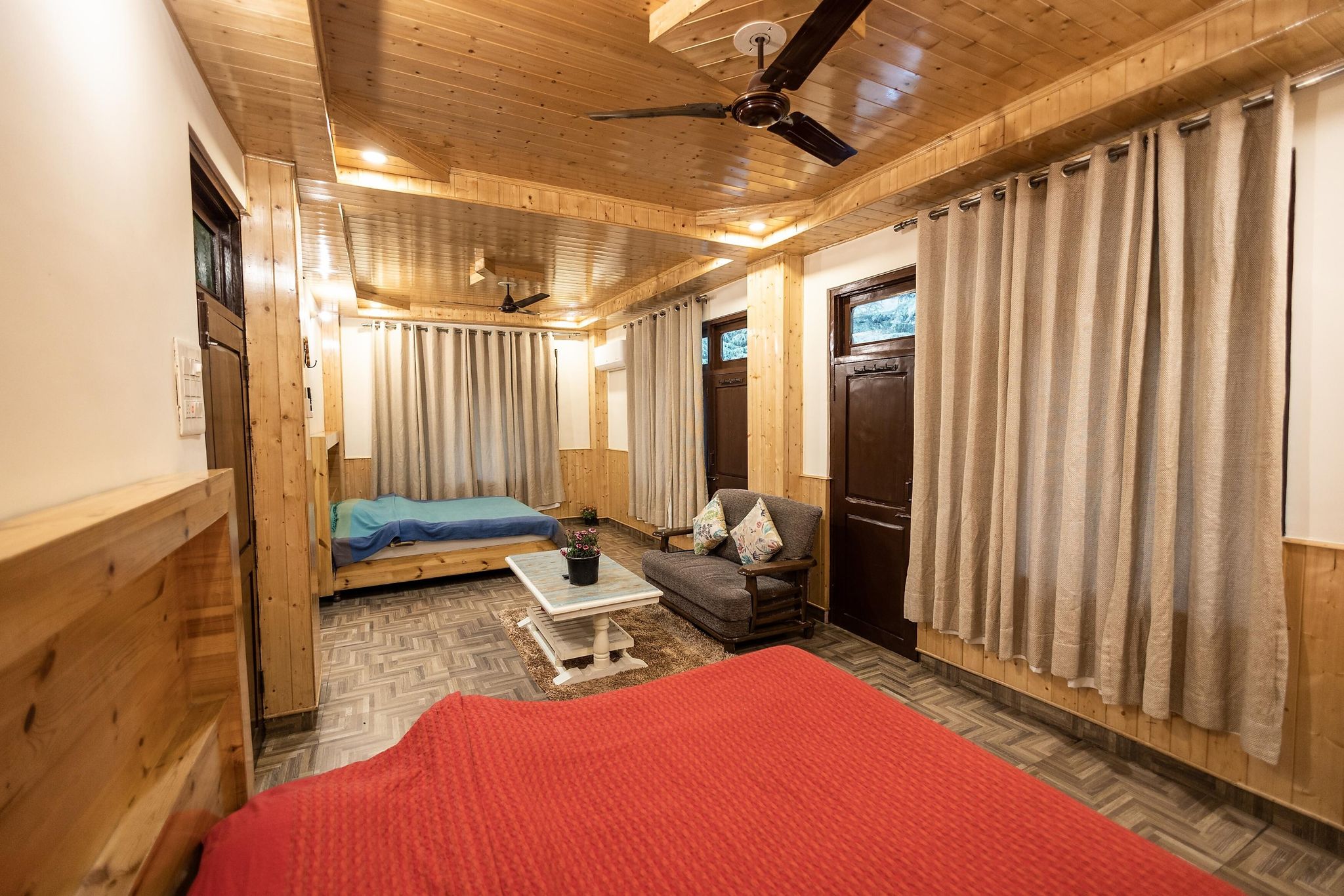 Rainbow Inn- Duplicate  Deluxe Room 3