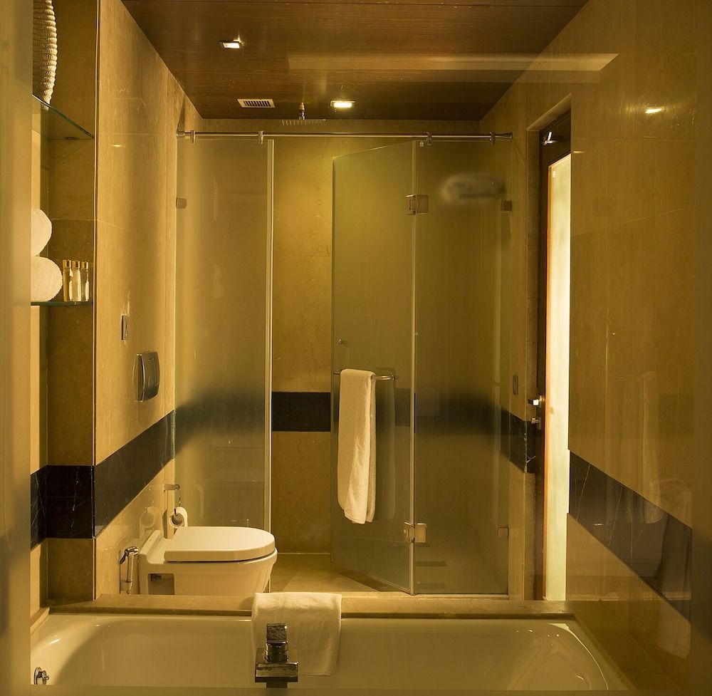 The Cabbana Resort and Spa Premier Room with bathtub 13