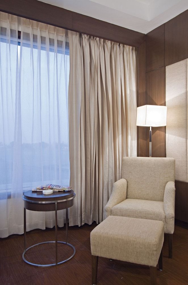 The Cabbana Resort and Spa Premier Room with bathtub 16