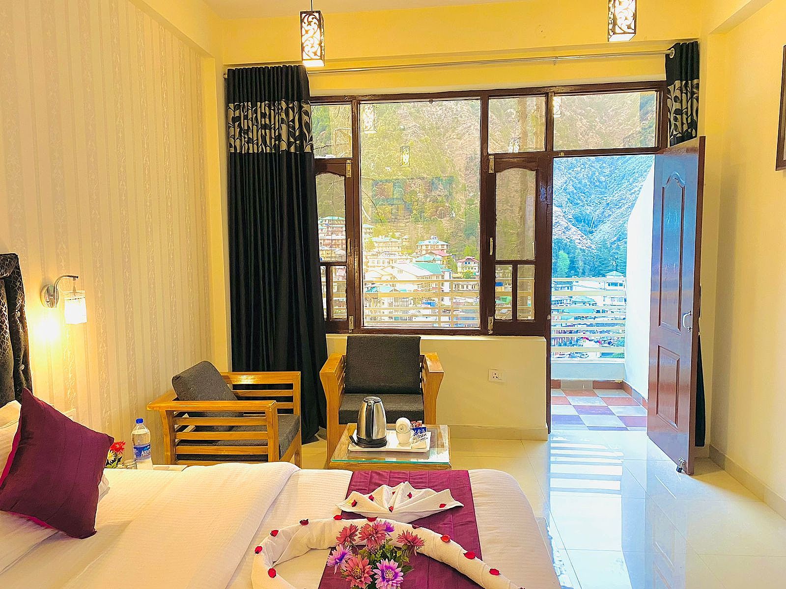 Hotel Natures Feast Deluxe Room Without Balcony 5