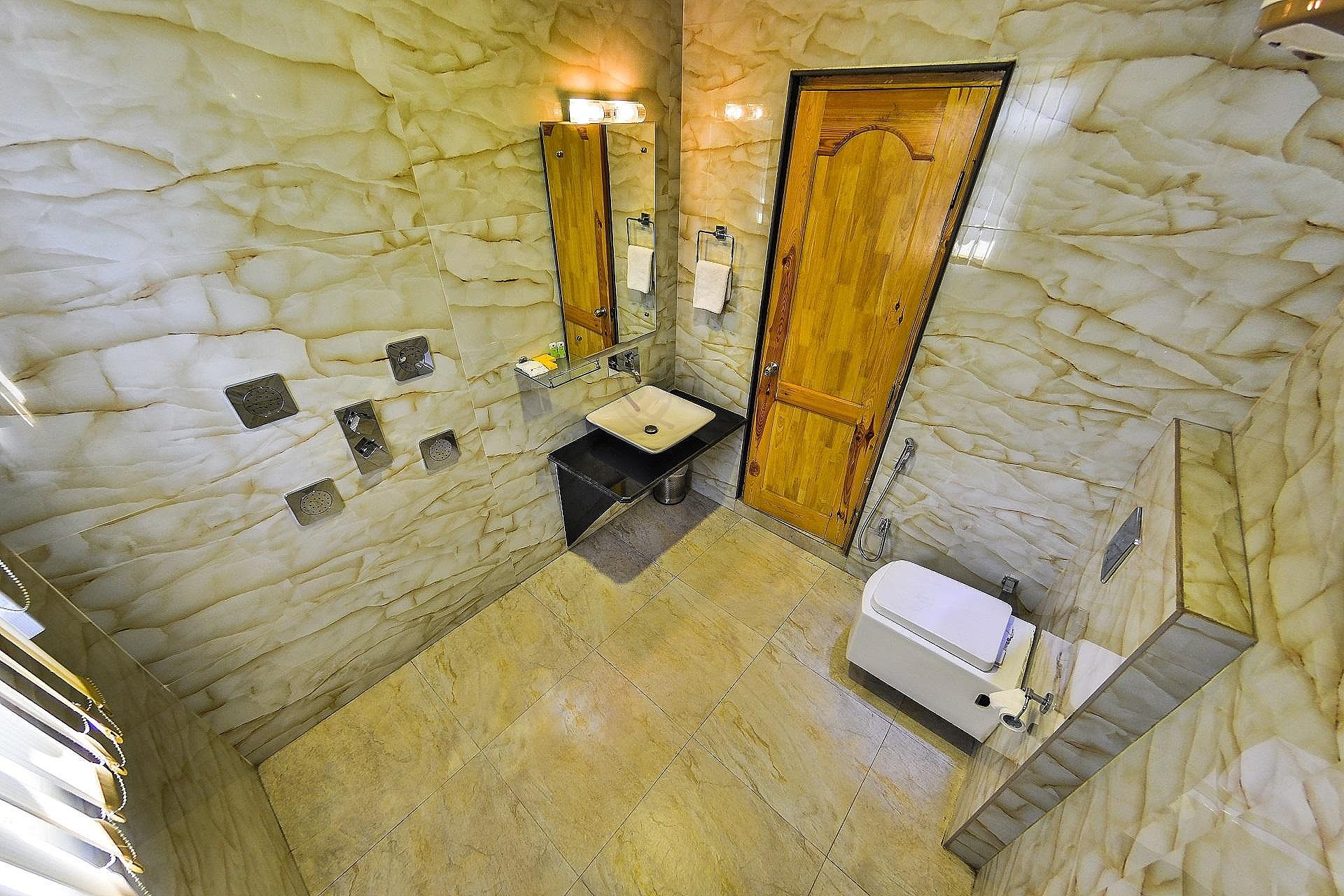 Mannat Resorts Srinagar Deluxe Room 17