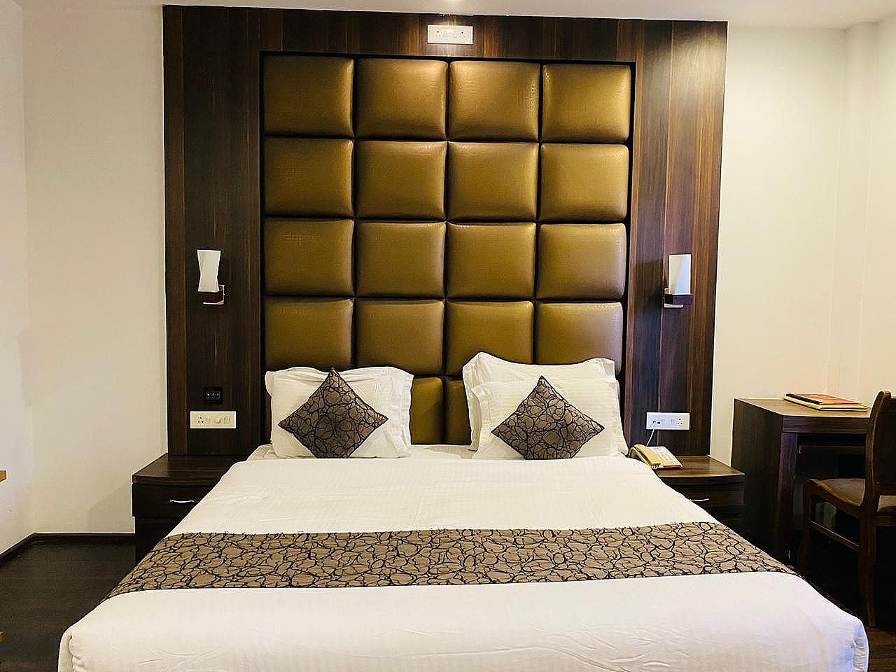 Mannat Resorts Srinagar Deluxe Room 4