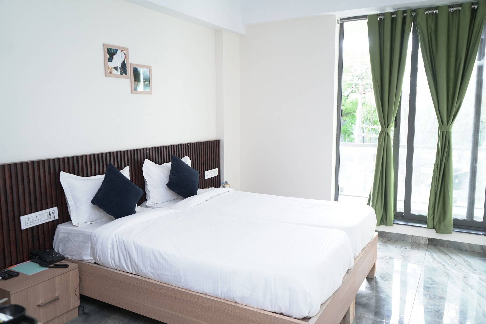 Hotel Landmark Deluxe Room 7