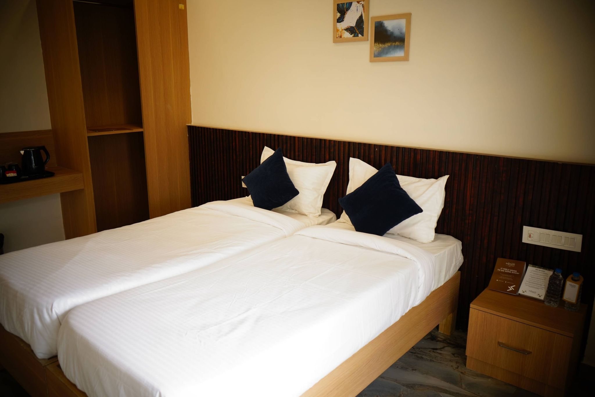 Hotel Landmark Deluxe Room