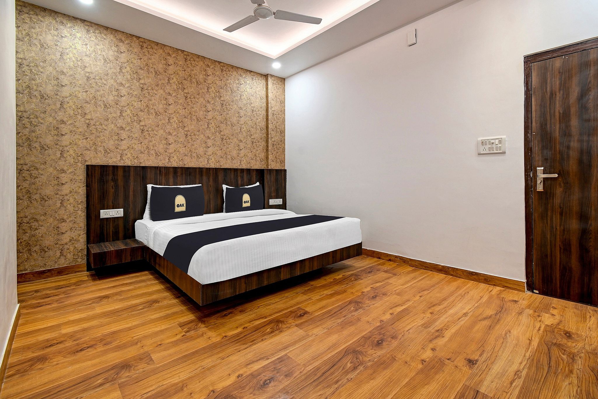 Townhouse OAK Armeria Classic 13