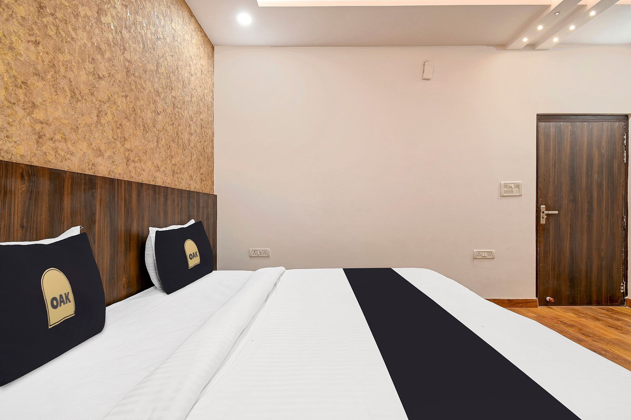 Townhouse OAK Armeria Classic 8