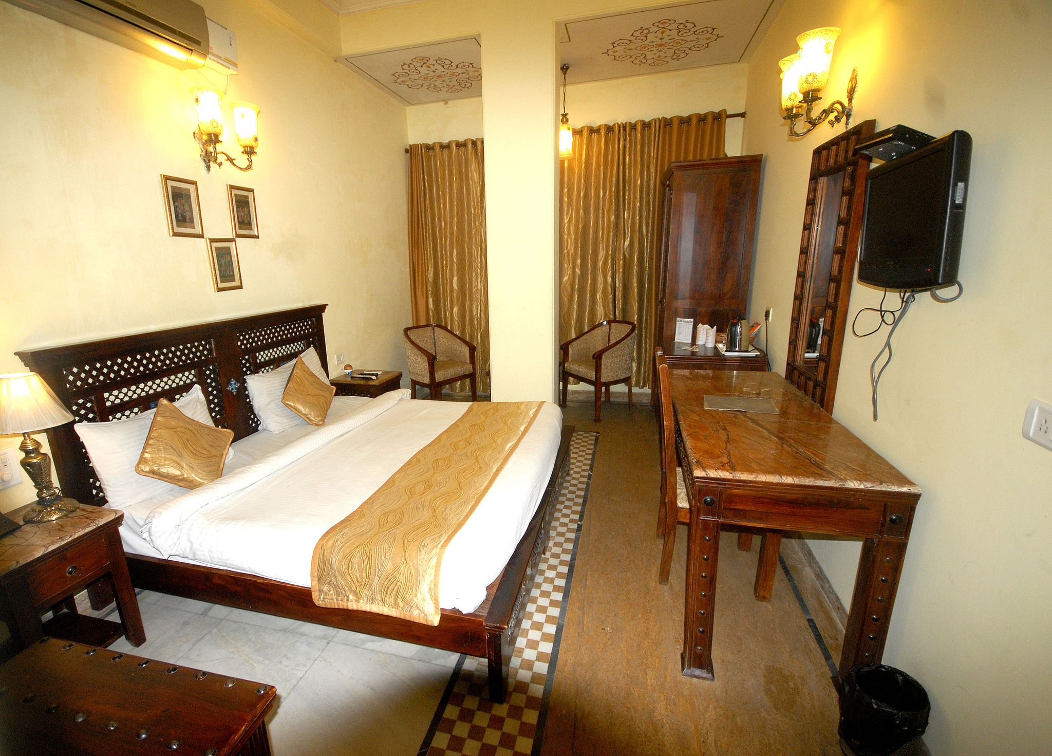 Rajputana Haveli Deluxe Room 8